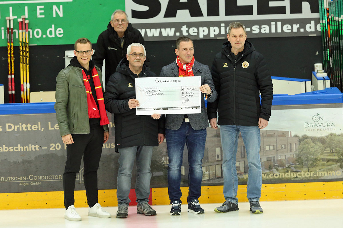 Sparkasse Allgäu unterstützt Eishockey-Jugend des ESVK mit 10.000 Euro