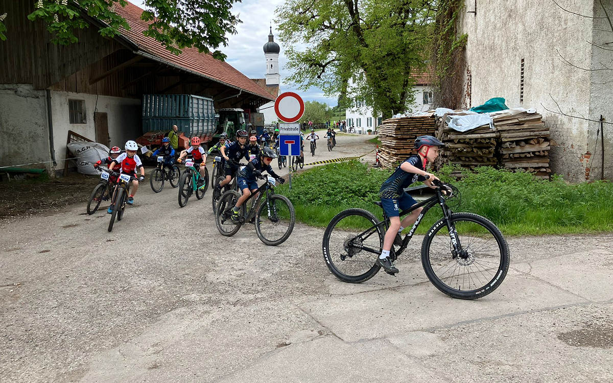 Mountainbikeveranstaltung: Über 80 Nachwuchssportler fanden sich am Sportgelände vom TSV Oberbeuren ein