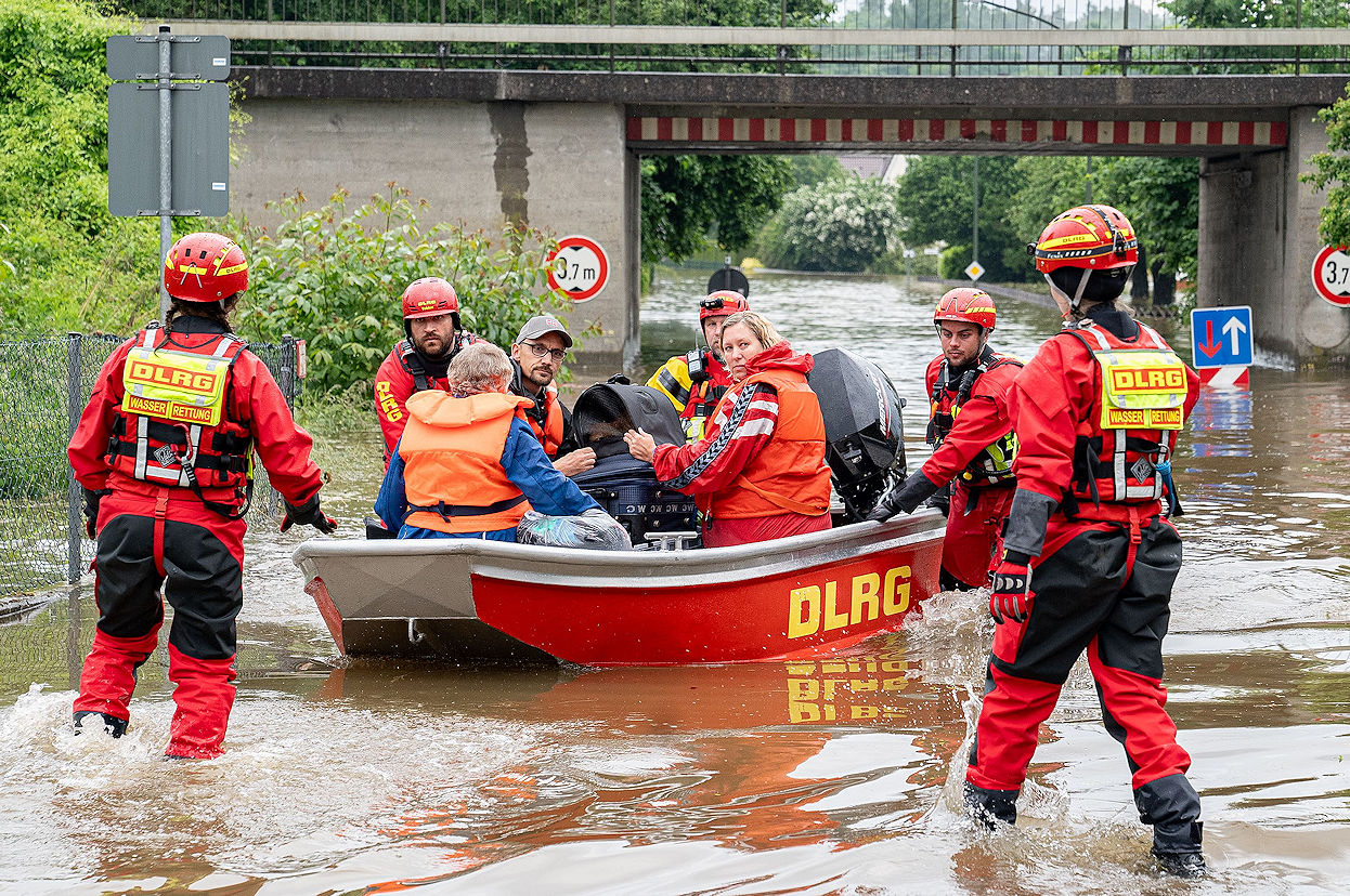 Hilfe im Flutgebiet Günzburg: Einsatzkräfte der DLRG Kaufbeuren wurden angefordert