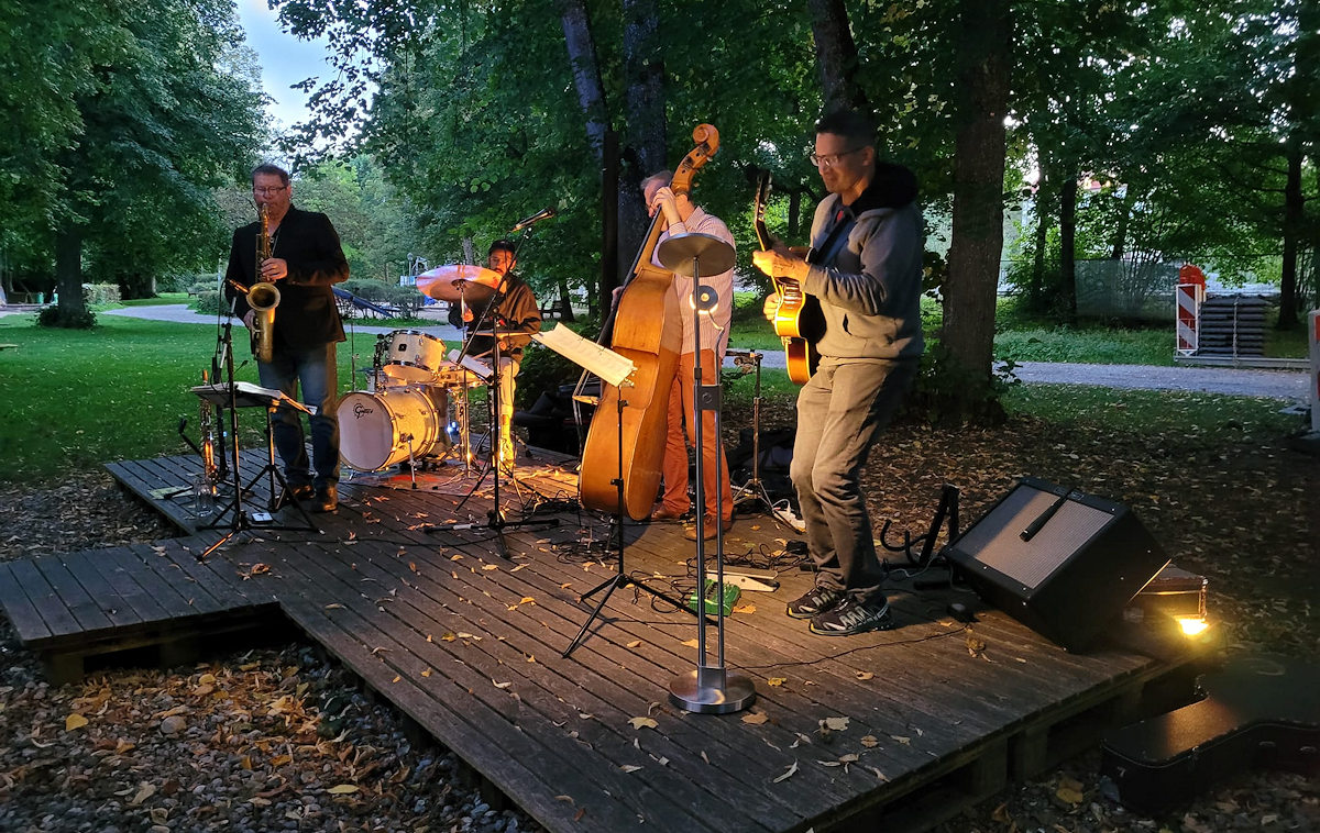 Das Tiny Schmauch Swing Trio spielt am 07. Juni im KultUrig-Biergarten