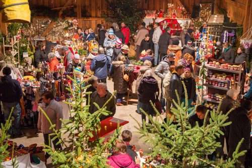 Stimmungsvolle Vorfreude: Weihnachtsmarkt in Kaufbeuren-Hirschzell am 23. und 24.11.2024