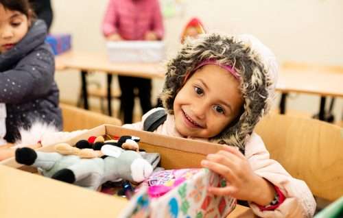 Über 66.000 „Geschenke mit Herz“ bringen Kinderaugen zum Strahlen