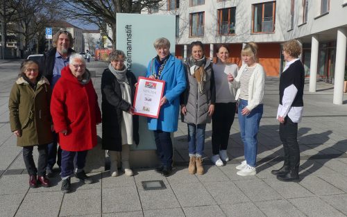 Engeles-Spende: Weihnachtsmarkt im „Stiftsquartier“ bringt über 1300 Euro für die Notruf- und Beratungsstelle bei sexueller Gewalt