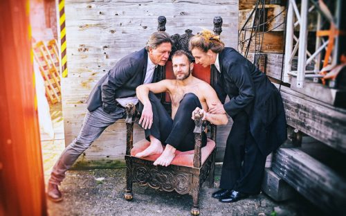 Der Kulturring Kaufbeuren präsentiert am 08.10. ein Theaterprojekt über Krieg, Macht und Frieden mit der Frage: Kann Theater Frieden stiften?