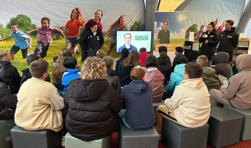 Präventionsprogramm mit Philipp Lahm in der Gustav-Leutelt-Schule 