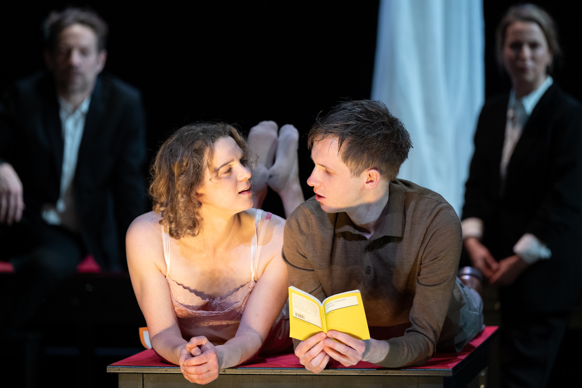 Der Kulturring präsentiert: „Der Vorleser“ – ein Schauspiel über Liebe, Schuld und Erinnern – am 17.11. im Stadttheater Kaufbeuren