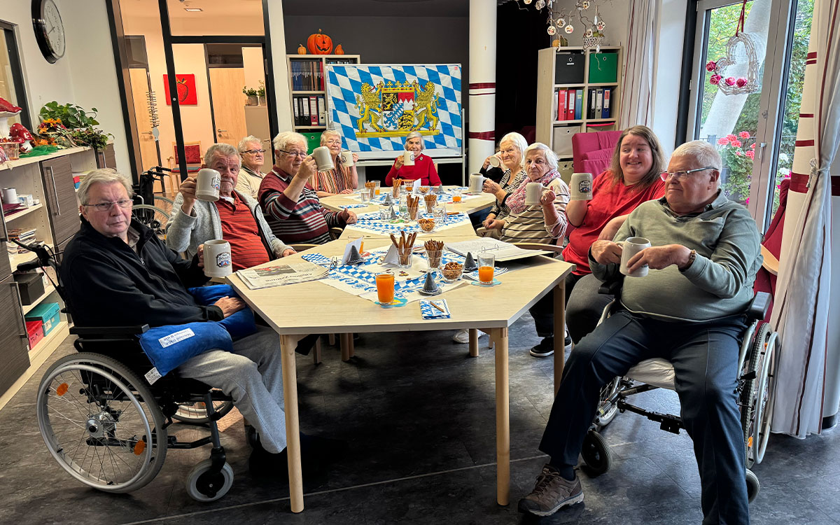 O’zapft is in Kaufbeuren: Oktoberfeststimmung in der BRK-Tagespflege Stiftsterrassen