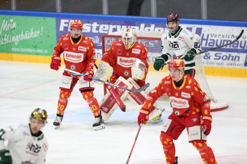 Bittere Heimniederlage: ESVK unterliegt Rosenheim deutlich mit 2:8
