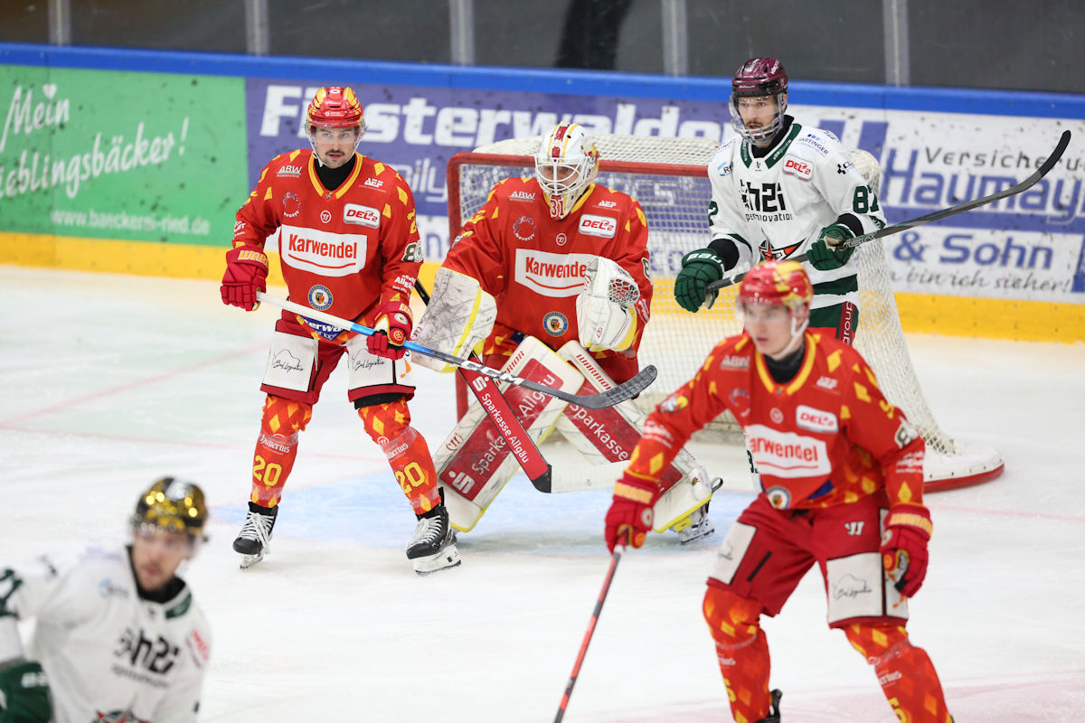 Bittere Heimniederlage: ESVK unterliegt Rosenheim deutlich mit 2:8