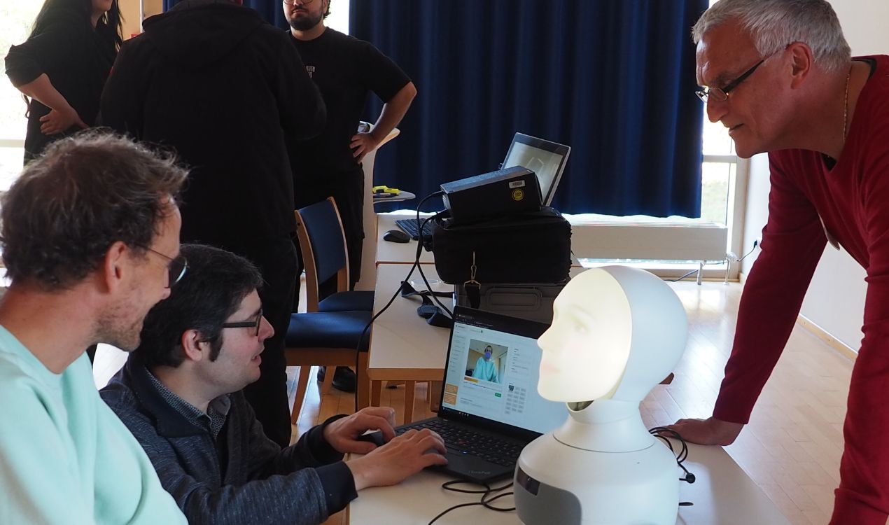 BRK Kreisverband Ostallgäu informiert sich über Zukunft der Robotik in der Pflege