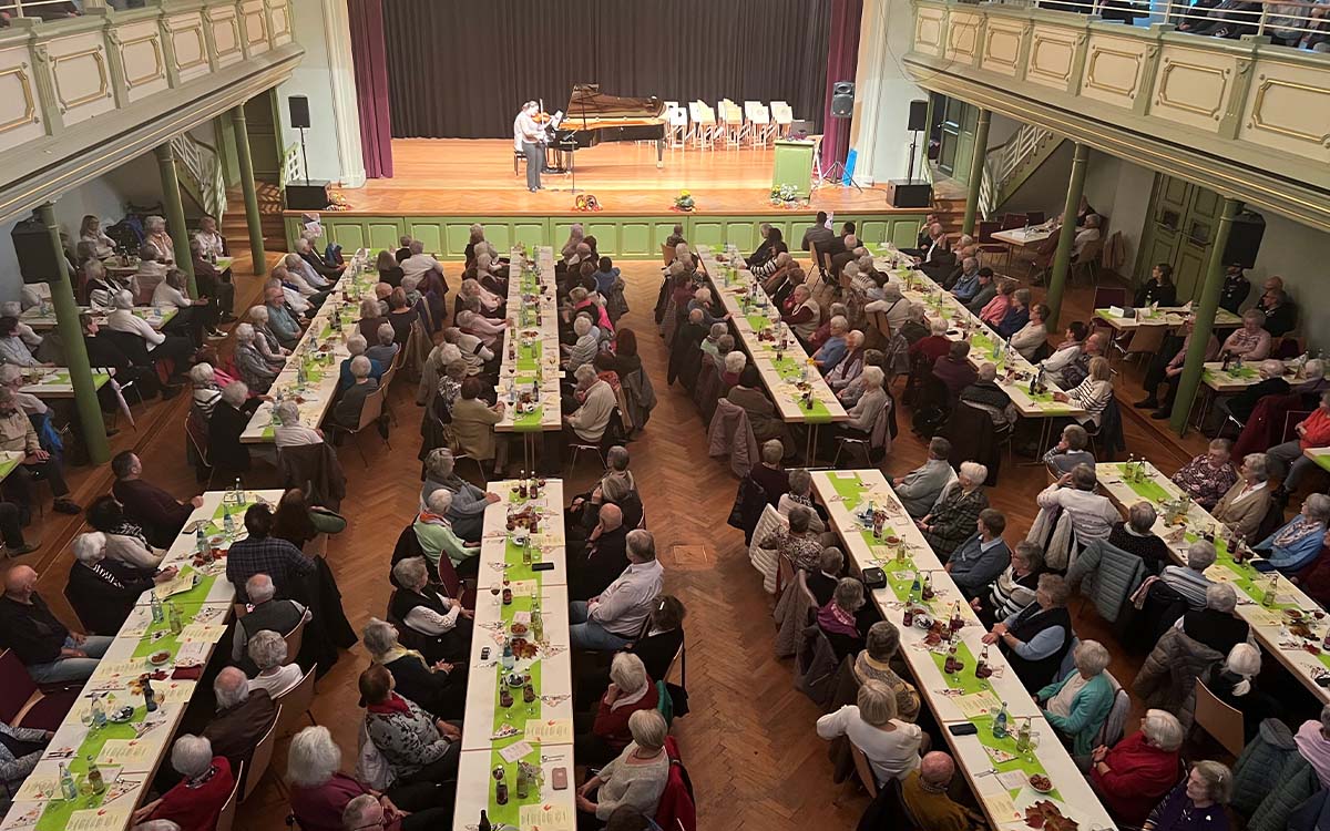 Musik verbindet Generationen: Ein besonderer Nachmittag im Stadtsaal