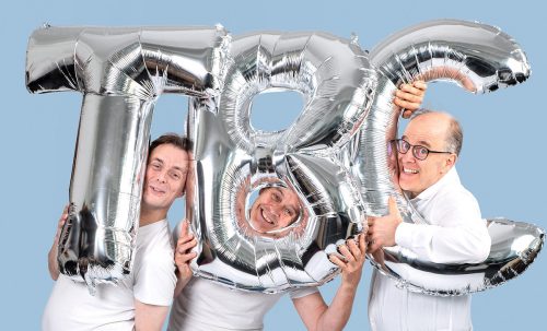 Scharfe Seitenhiebe, präzise Pointen und überdrehte Realitätsverzerrung: TBC rockt den Silvesterabend in Kaufbeuren