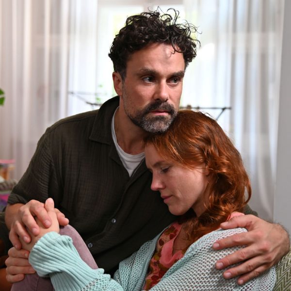 „Familiencoach Depression“ der AOK: Hilfe bei Depressionen vor und nach der Geburt eines Kindes