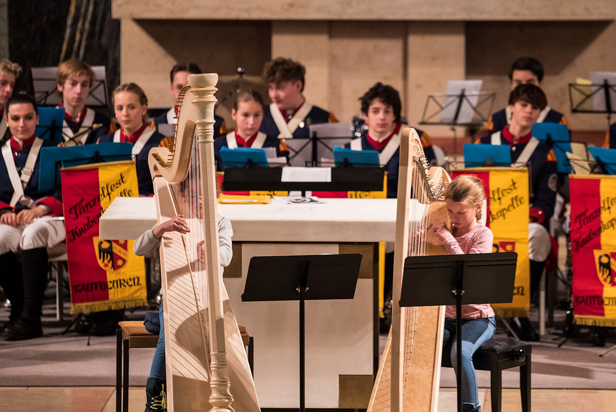 Konzert mit der Tänzelfest Knabenkapelle und der Musikschule am 2. Advent in St. Ulrich