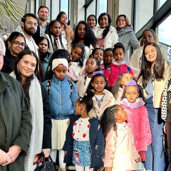 Musicalbesuch berührt eritreische Familien und Ehrenamtliche der Stiftung „Nächstenliebe in Aktion“