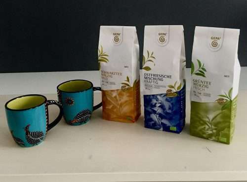 Neues aus dem Weltladen Kaufbeuren: Fairer Bio-Teeanbau, der Menschenwürde und Natur respektiert