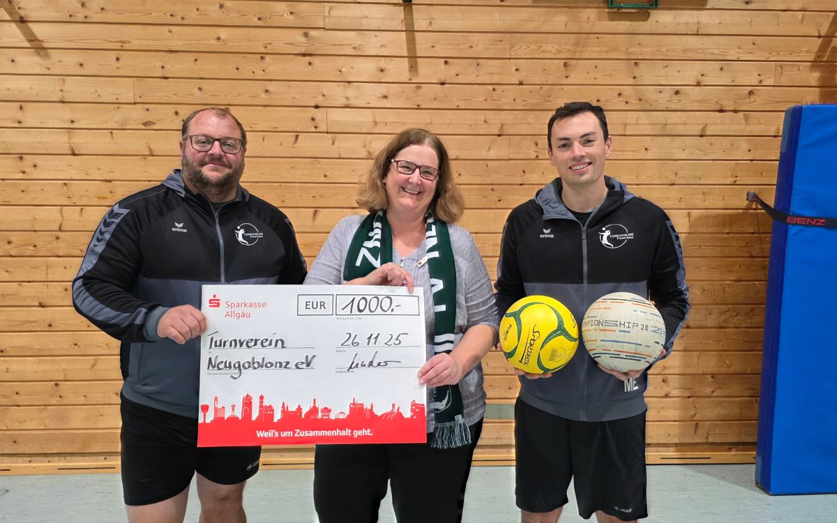 Sparkasse Allgäu unterstütz die Abteilung Faustball des TV Neugablonz mit 1000 Euro