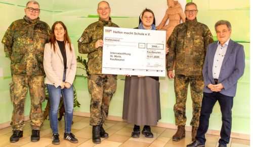 Weihnachtsmarkt-Einnahmen von „Helfen macht Schule“ fließen in soziale Einrichtungen