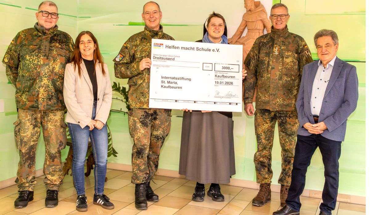 Weihnachtsmarkt-Einnahmen von „Helfen macht Schule“ fließen in soziale Einrichtungen