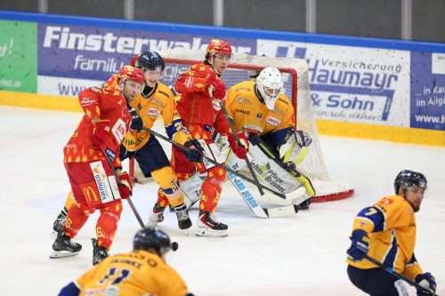 Weitere Niederlage für den ESVK. Fans verabschiedeten Mannschaft nach Spielende mit einem gellenden Pfeifkonzert