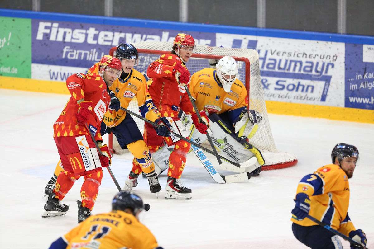 Weitere Niederlage für den ESVK. Fans verabschiedeten Mannschaft nach Spielende mit einem gellenden Pfeifkonzert