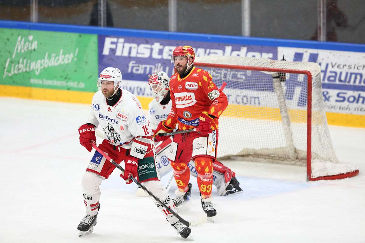 ESVK schlägt die Eisbären Regensburg mit 7:3 – Doppelpack von Neuzugang Travis Turnbull
