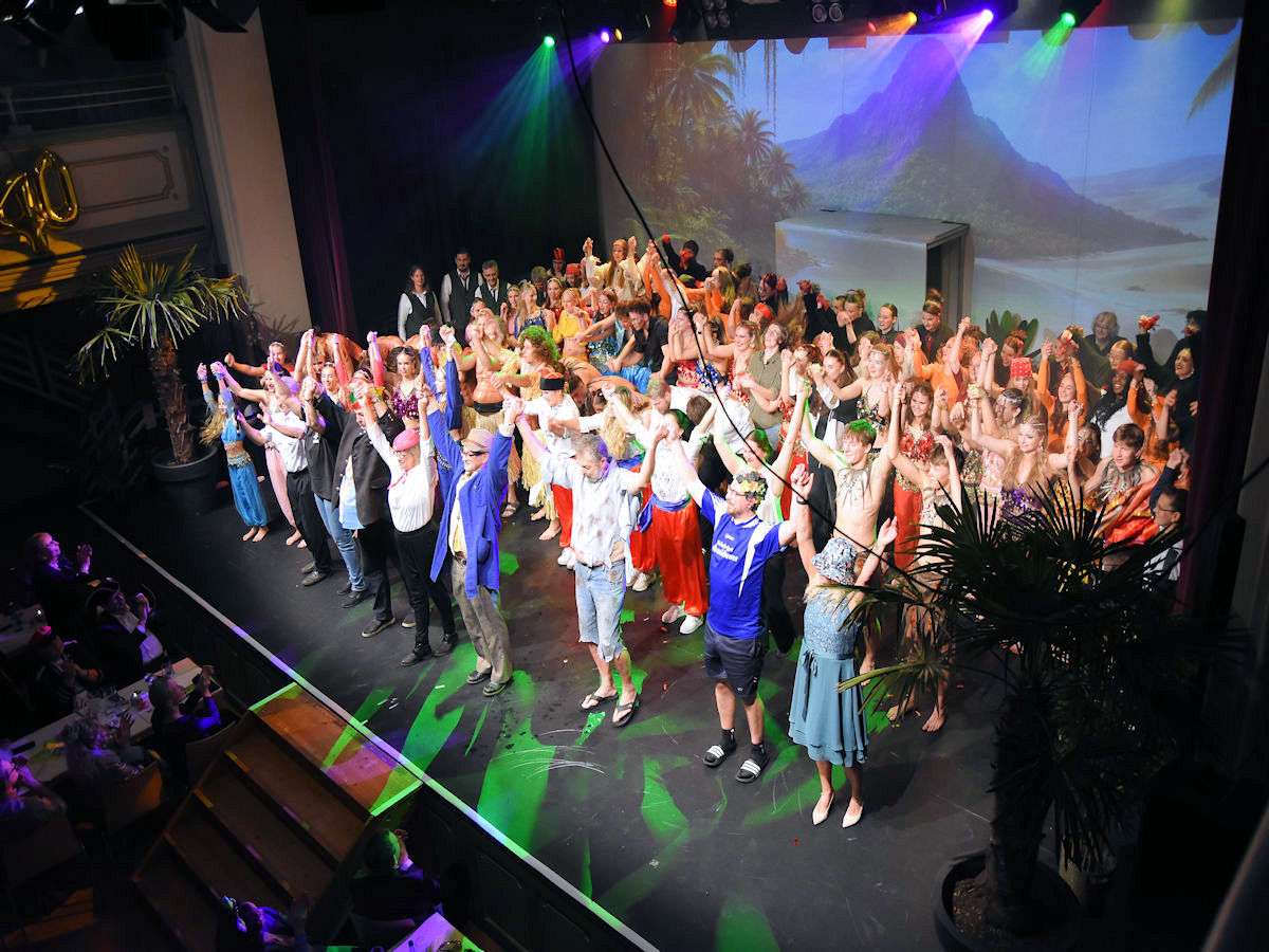 „Aufbruch-Umbruch“ begeistert mit Jubiläumsshow und rührt mit emotionalem Abschied