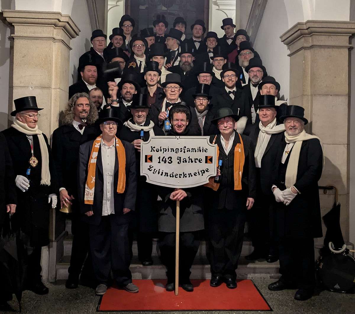 50 Zylinderbrüder zogen zum 143. Mal durch die Kaufbeurer Nacht