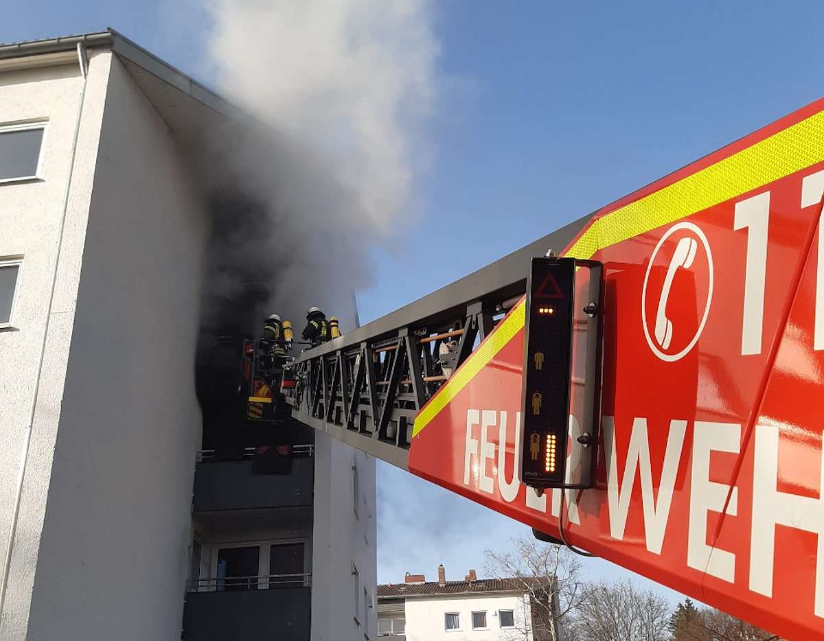 Brand in Flüchtlingsunterkunft in Kaufbeuren – Dutzende Bewohner müssen Gebäude verlassen