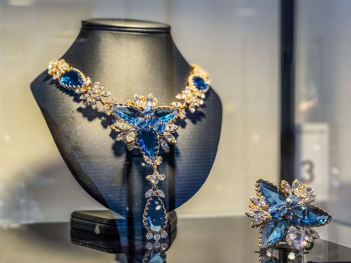 80 Jahre Kreativität, Kunstfertigkeit und Wandel – Sonderschau in der Erlebnisausstellung der Gablonzer Industrie