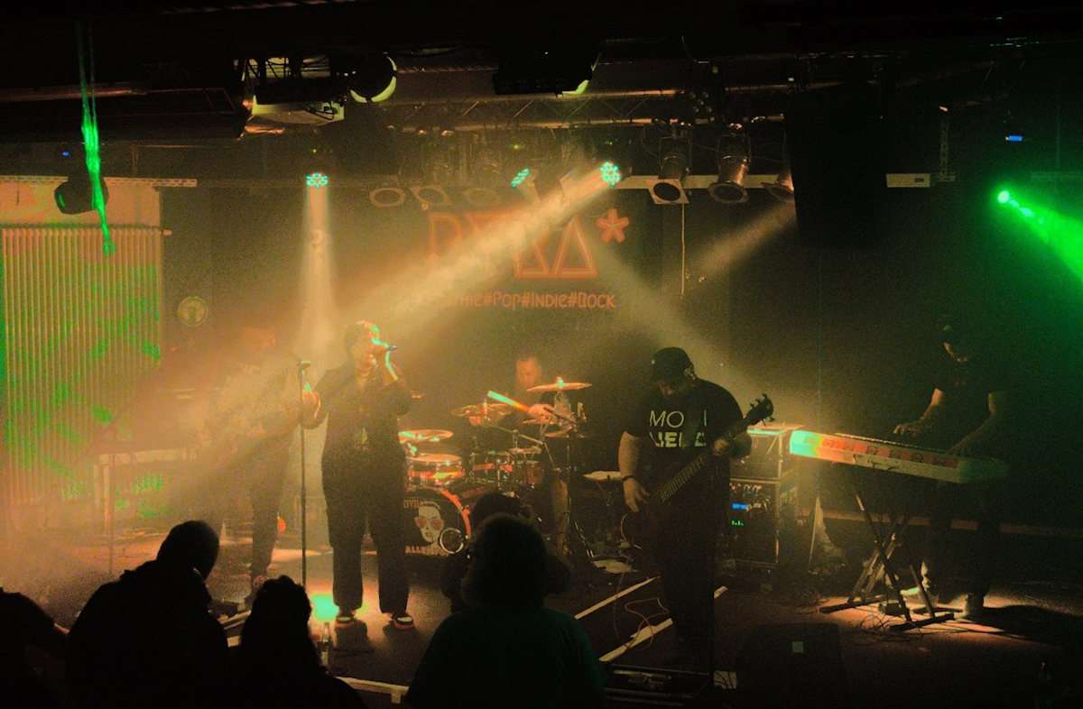 Drei Bands, ein Zeichen: „Rebel Girls“ bringen das JuZe KF zum Beben