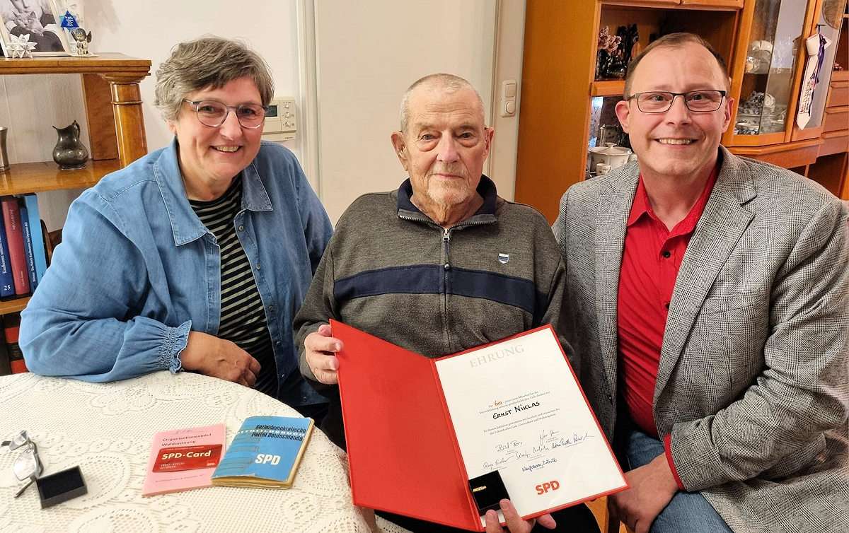Für 60 Jahre Mitgliedschaft in der SPD wurde kürzlich Ernst Niklas geehrt