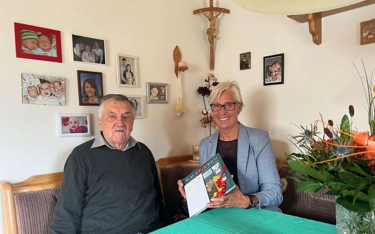 Stadt Kaufbeuren gratuliert Richard Fenzl zu seinem 95. Geburtstag