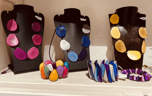 Neues aus dem Weltladen Kaufbeuren: Tagua – Schmuck aus Kolumbien