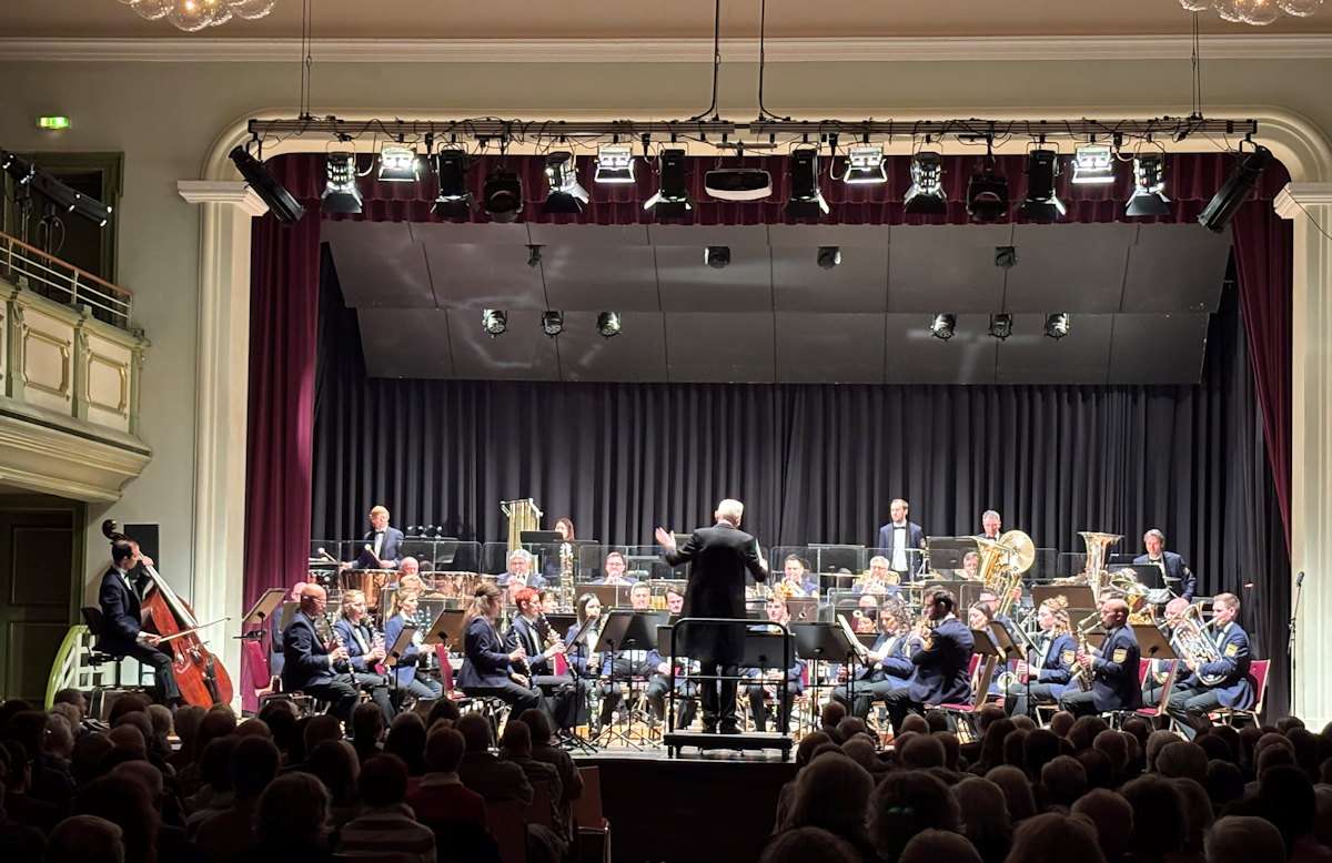 Polizeiorchester Bayern spielte vor vollem Haus im Stadtsaal Kaufbeuren