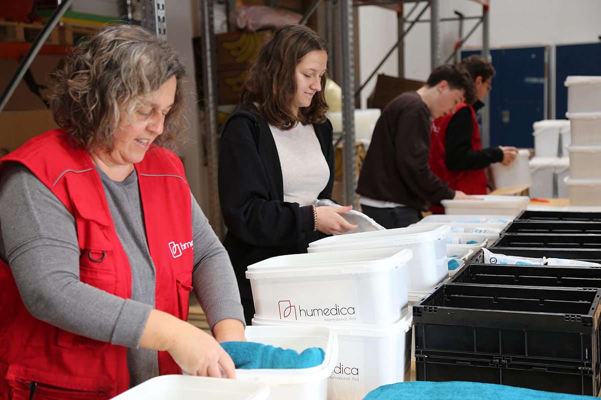 Hilfsaktion für Menschen im Libanon: humedica sucht Freiwillige zum Packen von Nothilfesets