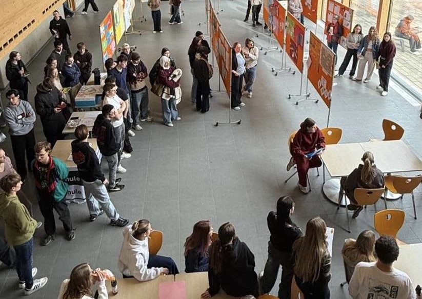 Schüler der FOSBOS setzen Zeichen für Demokratie