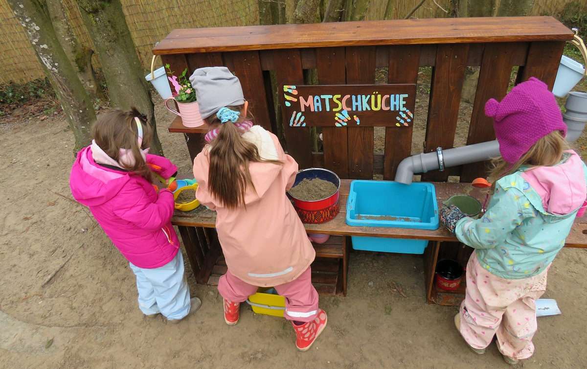 Handwerkliches Projekt im Kinderhaus Blattneiweg fördert Spiel, Lernen und Naturerfahrung