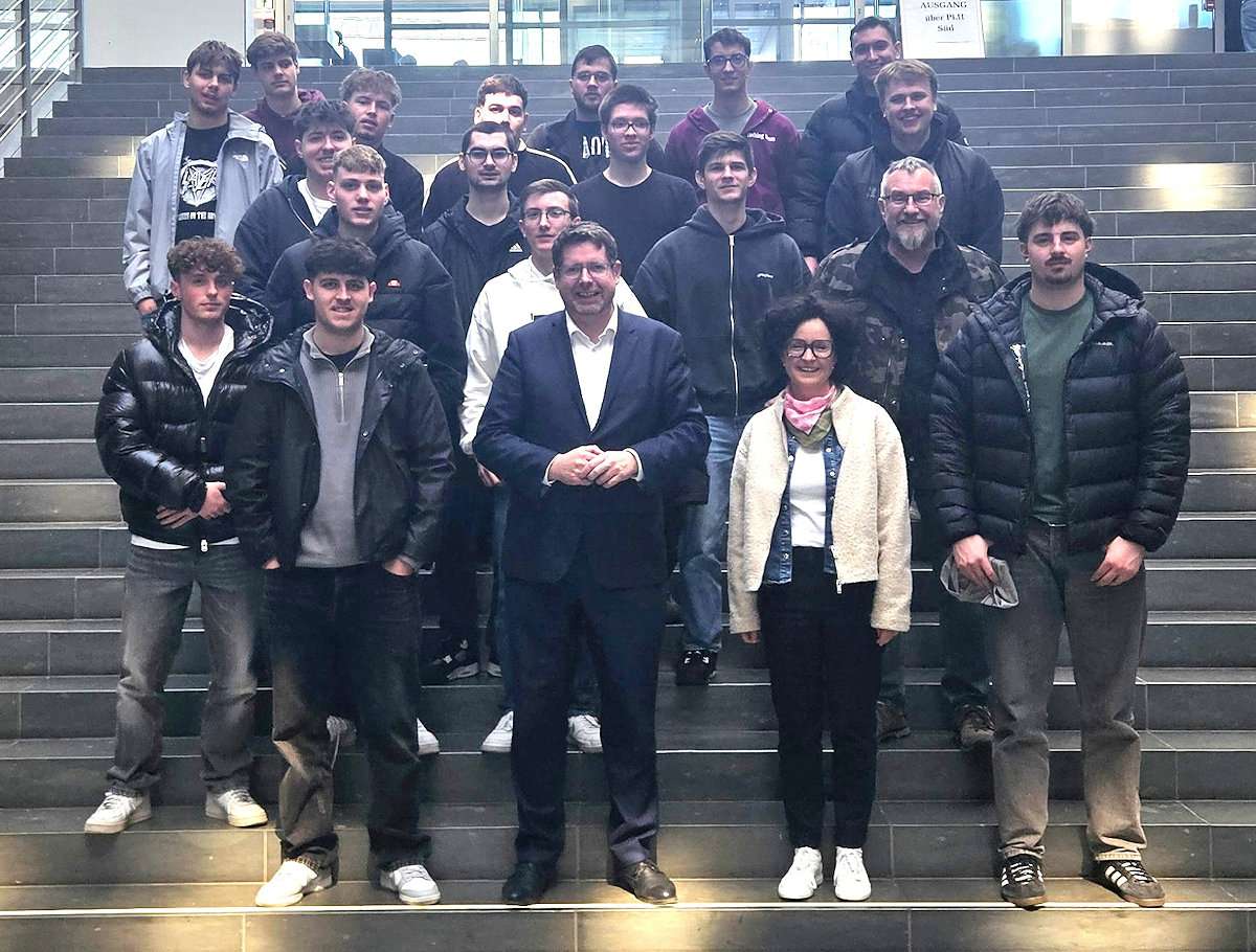Politik zum Anfassen: Berufsschüler aus Kaufbeuren im Bundestag