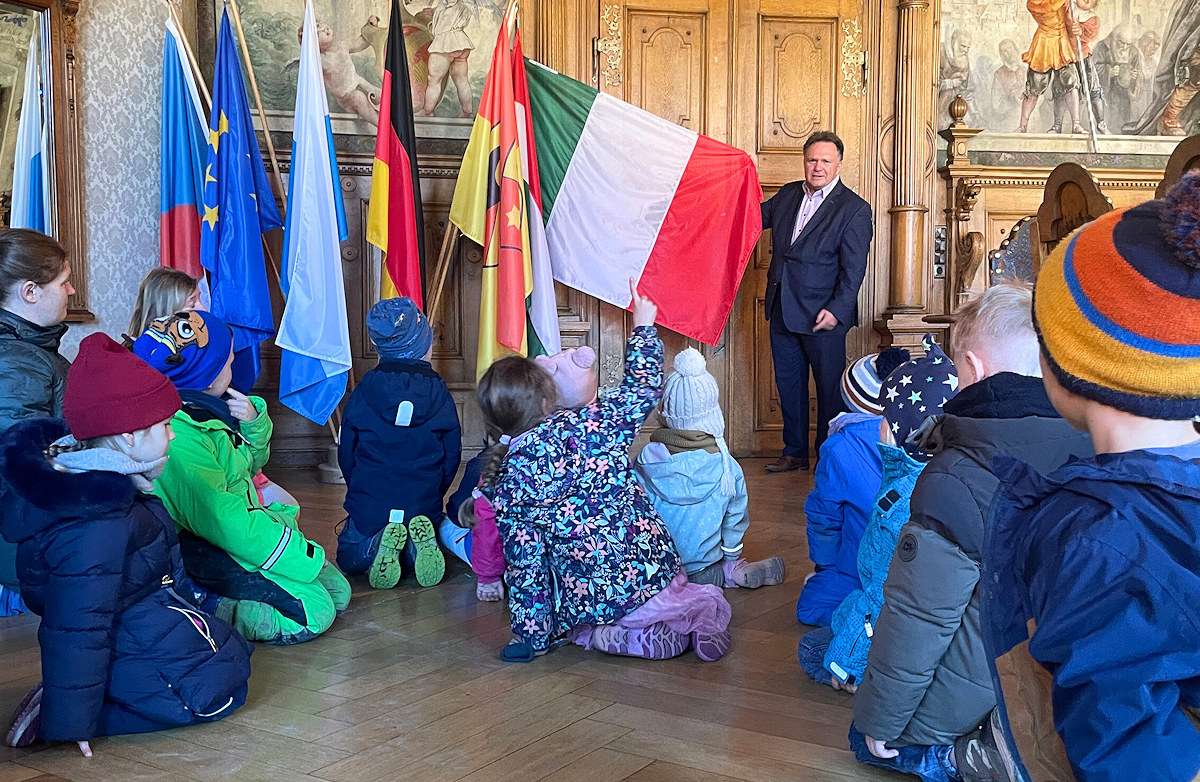 „die kolping kinder“ besuchen den Kaufbeurer Oberbürgermeister