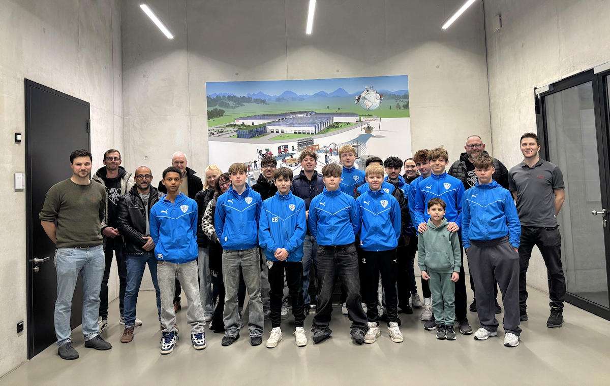 Ein Blick hinter die Kulissen: Nachwuchsspieler derSpVgg Kaufbeuren zu Gast bei HAWE Hydraulik