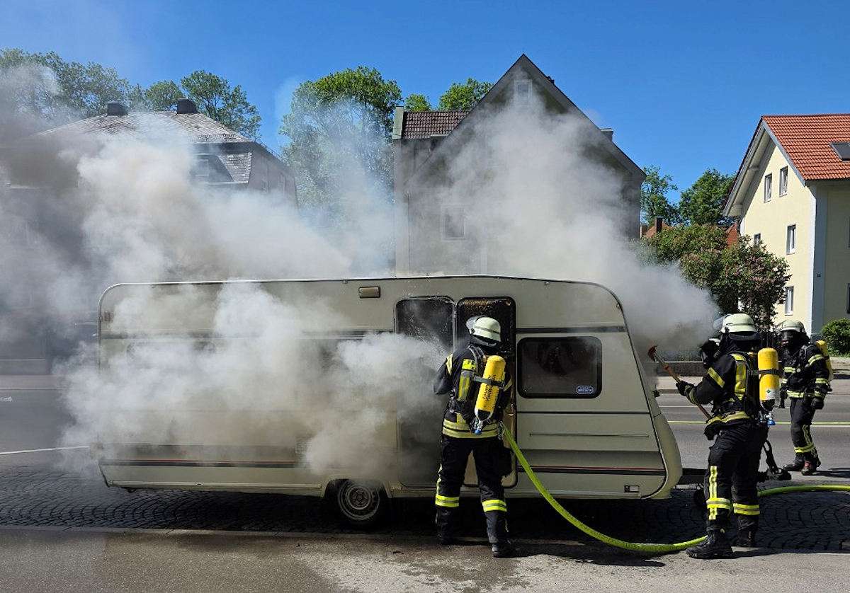Brände, Rettungseinsätze und Rauchmelder-Alarm: Zahlreiche Einsätze für die Feuerwehr Kaufbeuren am Pfingstwochenende