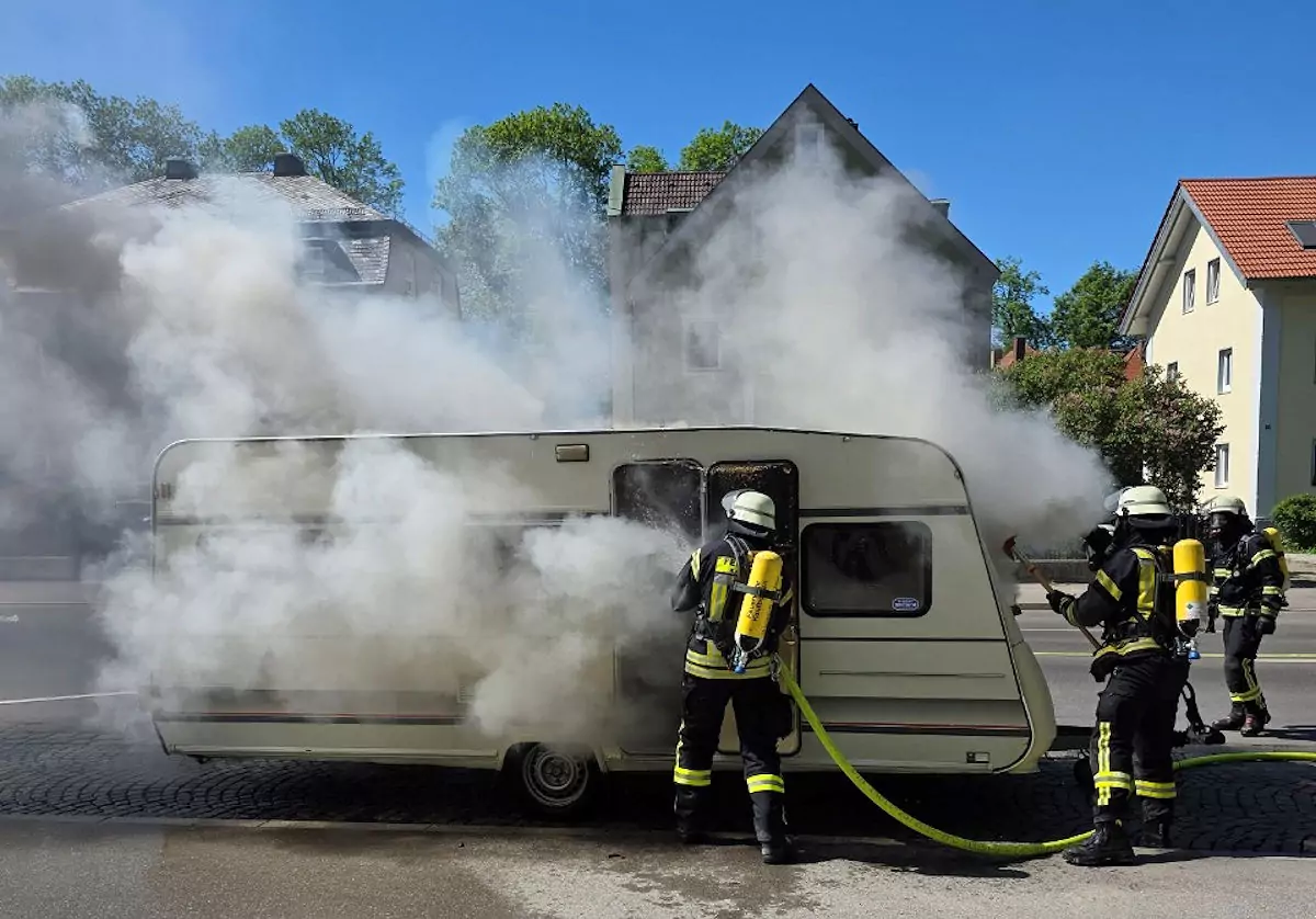 Brände, Rettungseinsätze und Rauchmelder-Alarm: Zahlreiche Einsätze für die Feuerwehr Kaufbeuren am Pfingstwochenende