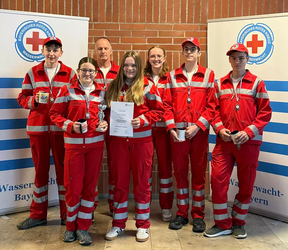 Junioren (16-18 Jahre): das Team der Wasserwacht aus Marktoberdorf (Kreisverband Ostallgäu) belegte einen tollen 3. Platz im Landeswettbewerb