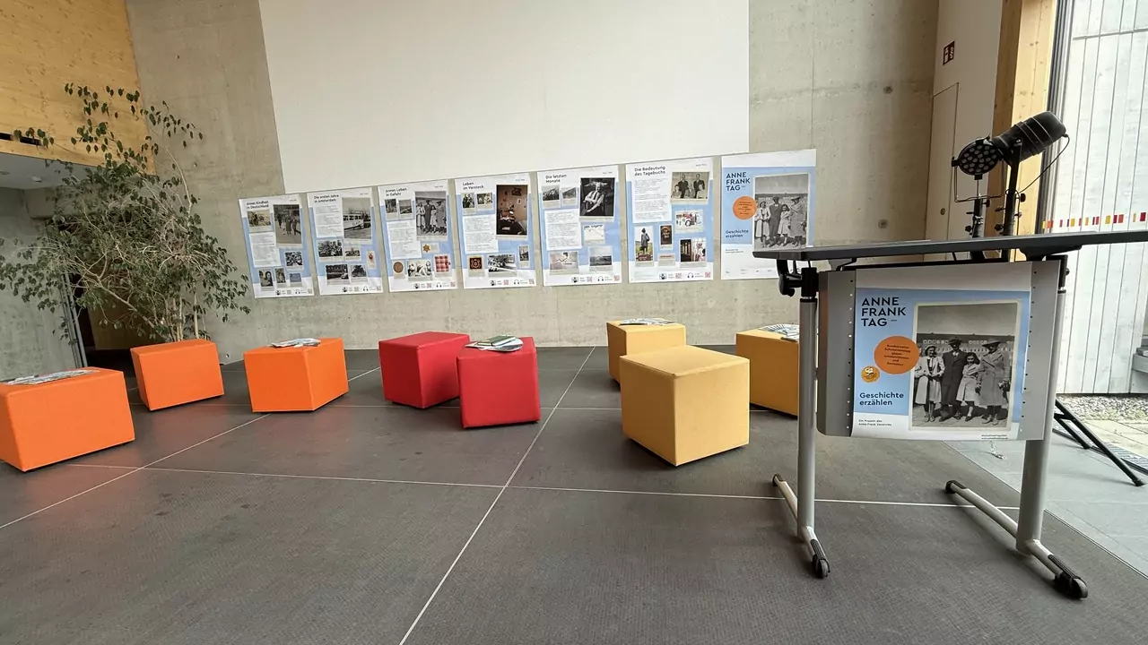 Ausstellung zum Anne Frank Tag an der FOSBOS Kaufbeuren