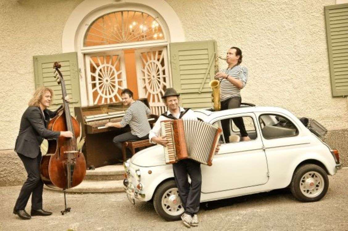 QUADRO NUEVO mit Happy Deluxe live im Stadtsaal