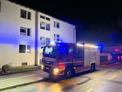 Zwei Einsätze der Feuerwehr Kaufbeuren: Gartenhüttenbrand in Neugablonz und Wasserschaden in der Hirschzeller Straße