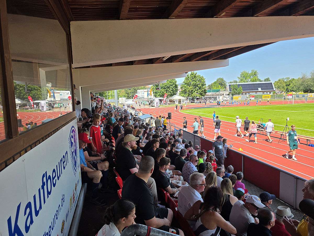Fußballfest im Parkstadion: 2.123 Zuschauer erleben Profifußball im Kaufbeurer Parkstadion
