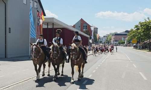 Das Video vom traditionellen Einzug des Festwirts am Samstag, 11.07.2026 (Tänzelfest Kaufbeuren)