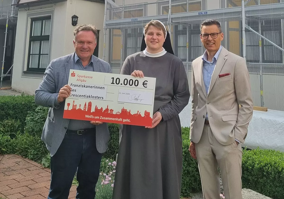 Für den Erhalt eines besonderen Ortes: Sparkasse Allgäu spendet 10.000 Euro an das Crescentiakloster Kaufbeuren